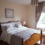 Hollycrest Lodge